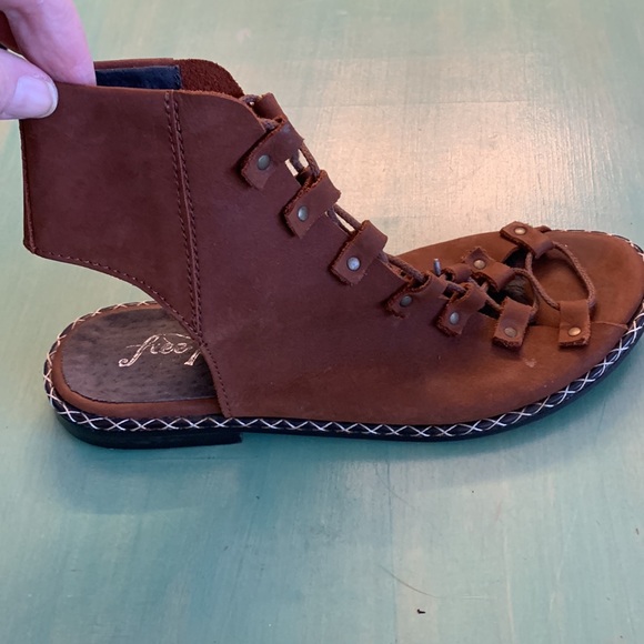 Free People- 37 Bohemian lace up sandals Brown gold accents leather - Picture 1 of 8
